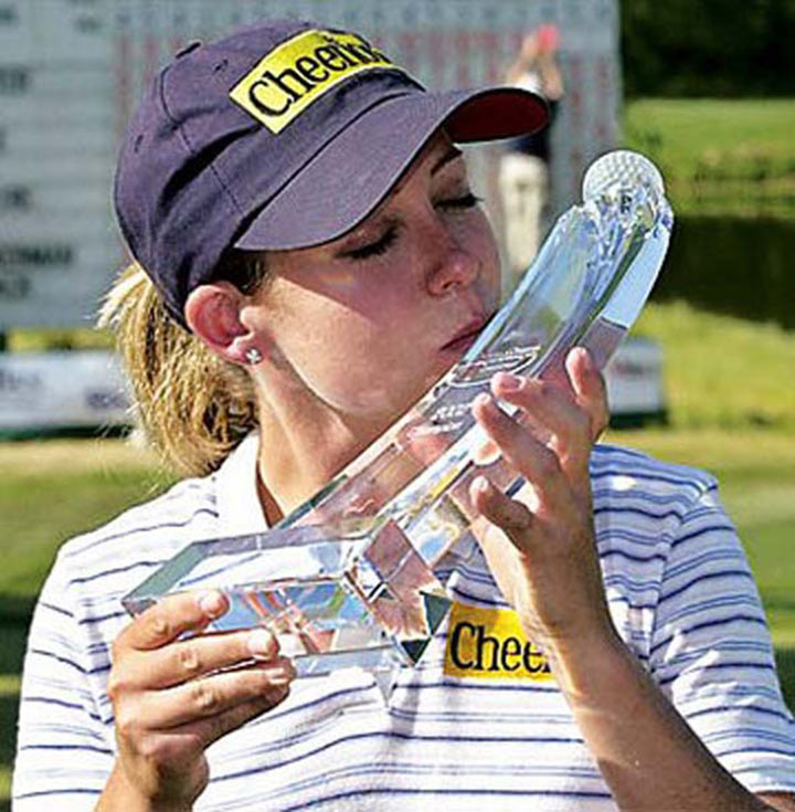 Cursed sports images: Tennis player kissing dick shaped trophy.