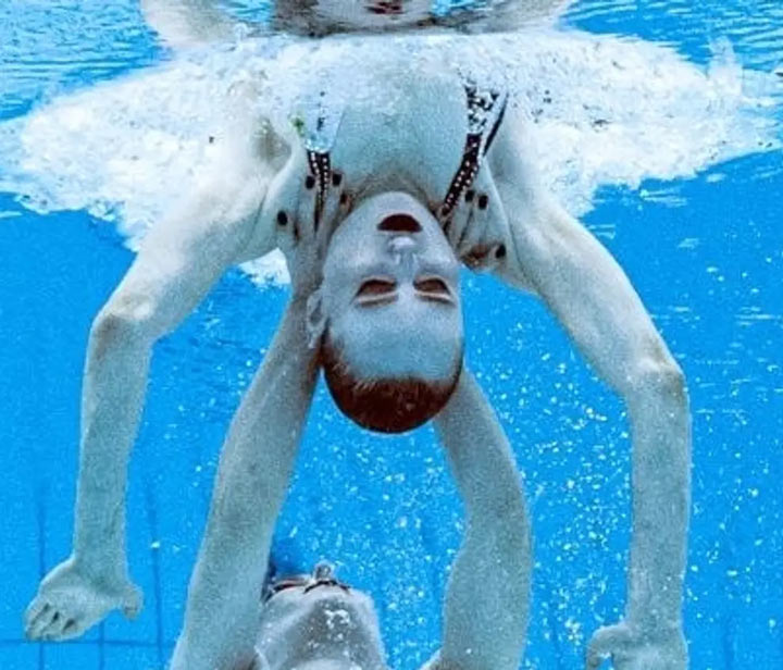 Cursed sports images: Girls doing artistic swimming while looking like they are drowning.